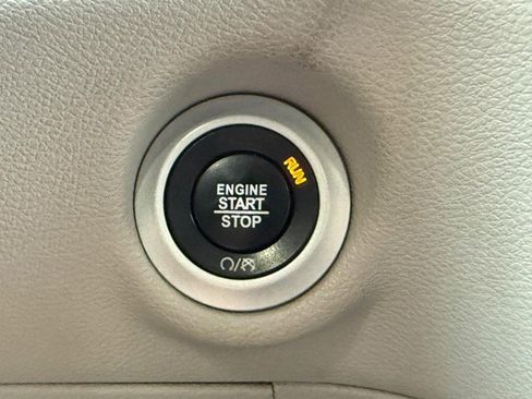 Used 2017 Chrysler Pacifica Touring Plus FWD image 17