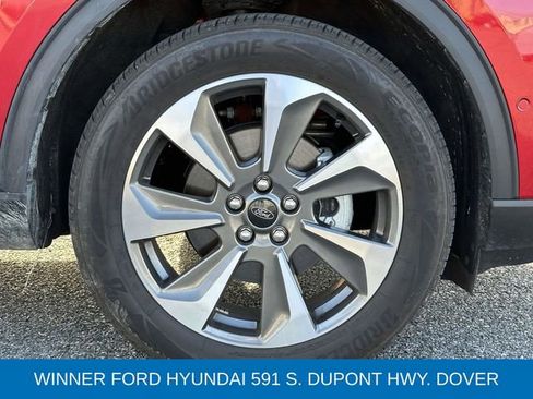 Certified 2024 Ford Escape Platinum w/ Premium Technology Package image 9