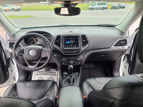 Used 2022 Jeep Cherokee Latitude Lux w/ Mopar Interior Package AWD/4WD image 11