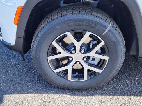 New 2025 Jeep Grand Cherokee L Limited w/ Trailer Tow Package image 22