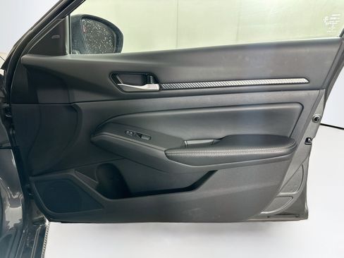 Used 2025 Nissan Altima 2.5 SV FWD image 30