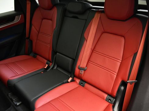 Certified 2026 Porsche Cayenne E-Hybrid AWD/4WD image 48