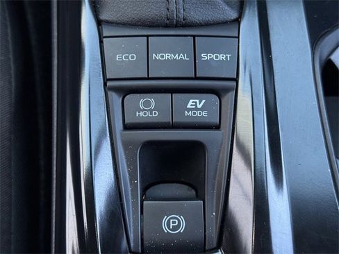 Used 2025 Toyota Camry SE image 21