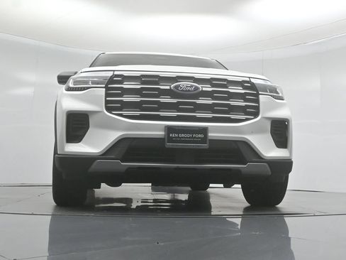 Used 2025 Ford Explorer Active RWD image 47