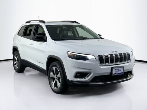 Used 2022 Jeep Cherokee Limited w/ Mopar Interior Package image 3