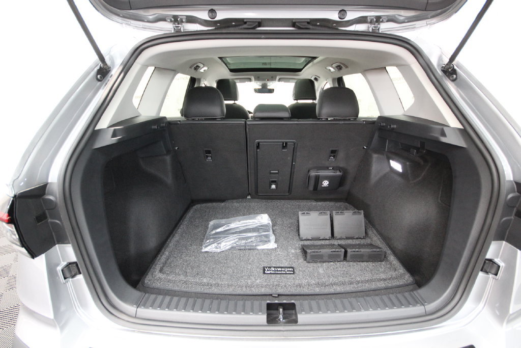 Used 2025 Volkswagen Taos SEL AWD/4WD image 6