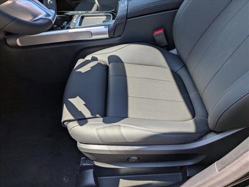 New 2025 Mercedes-Benz GLB 250 image 4