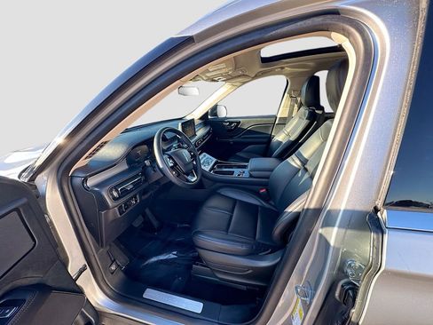 Used 2023 Lincoln Aviator AWD w/ Premium Package image 17