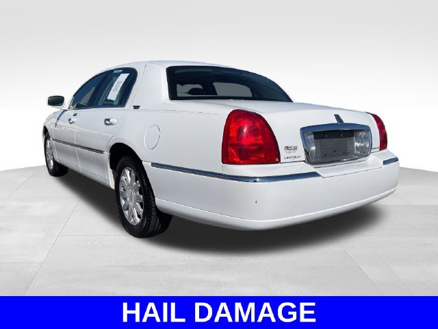 Used 2007 Lincoln Town Car Signature Limited RWD image 3
