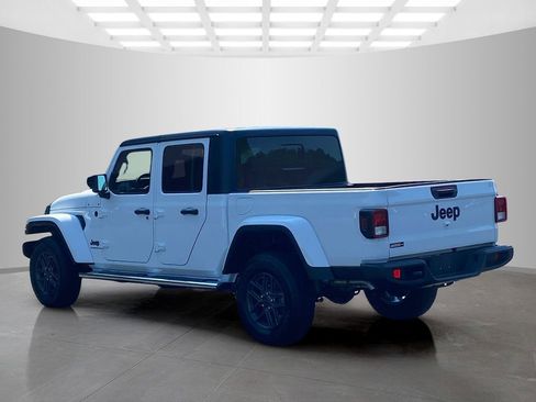New 2025 Jeep Gladiator Sport image 3