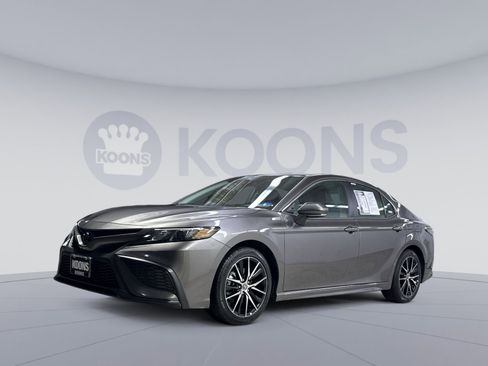 Used 2023 Toyota Camry SE image 1