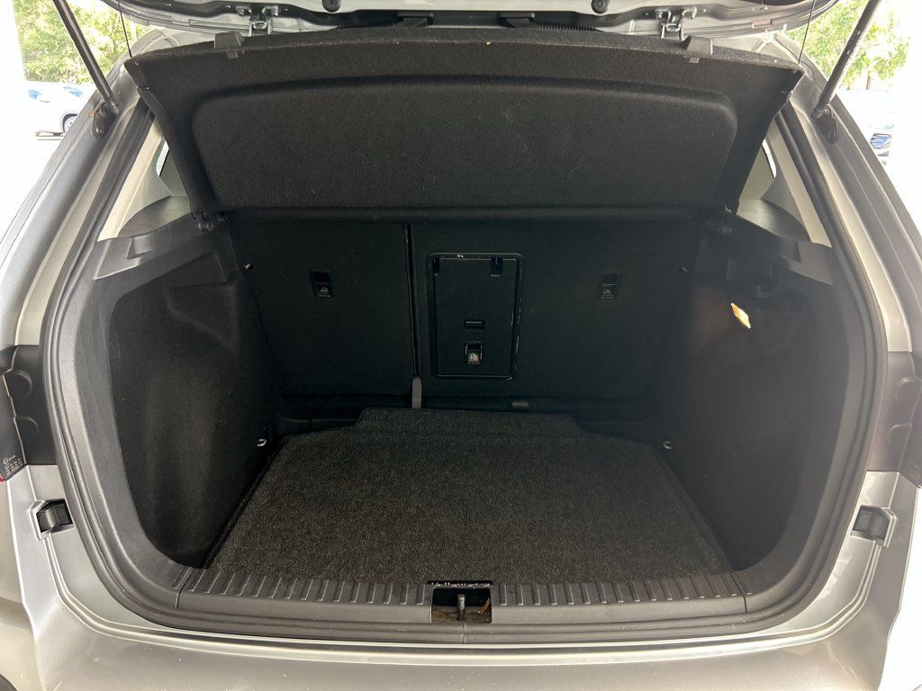 Certified 2023 Volkswagen Taos SE FWD image 36
