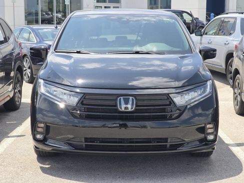 Used 2024 Honda Odyssey Sport image 3