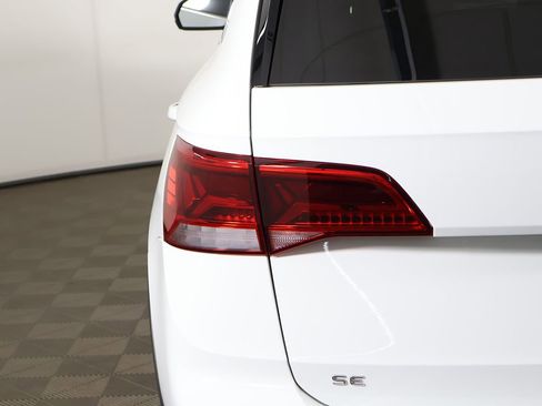 Used 2024 Volkswagen Taos SE w/ Panoramic Sunroof Package AWD/4WD image 17