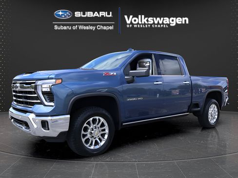 Used 2025 Chevrolet Silverado 3500 LTZ w/ LTZ Premium Package AWD/4WD image 3