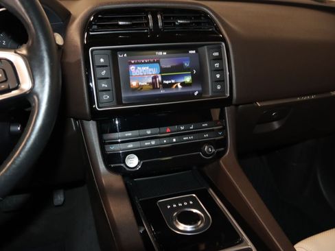 Used 2018 Jaguar F-PACE Prestige AWD/4WD image 46