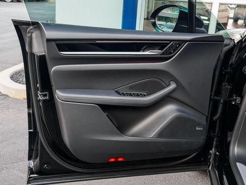 Used 2024 Porsche Macan 4 Electric image 9