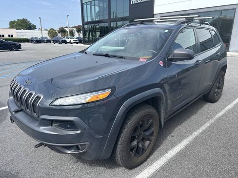 Used 2016 Jeep Cherokee Trailhawk w/ Comfort/Convenience Group AWD/4WD image 3