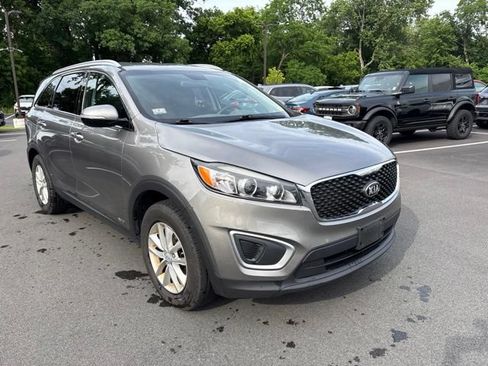 Used 2017 Kia Sorento AWD image 4