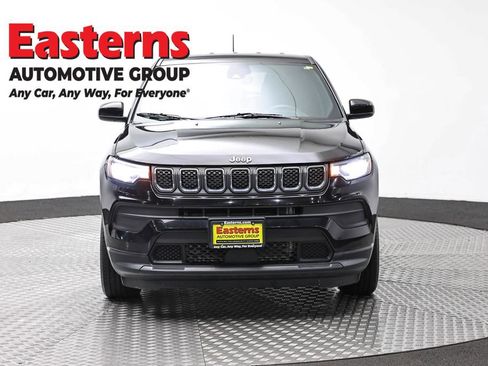 Used 2023 Jeep Compass Sport AWD/4WD image 2