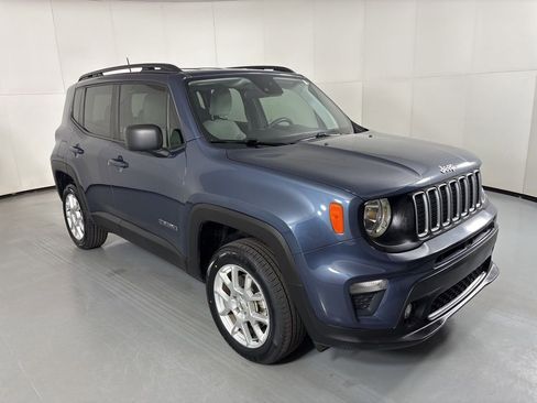 Used 2022 Jeep Renegade Latitude image 2
