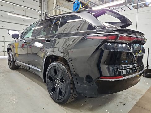 Used 2024 Jeep Wagoneer Launch Edition image 4