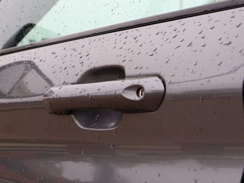 Used 2022 Ford Explorer XLT w/ Equipment Group 202A image 23