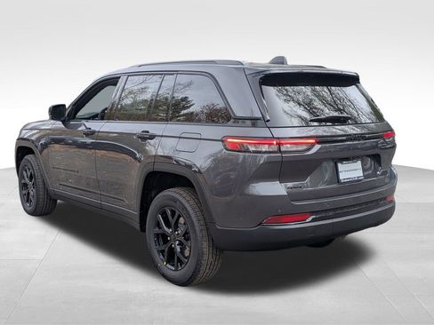 New 2025 Jeep Grand Cherokee Altitude image 5