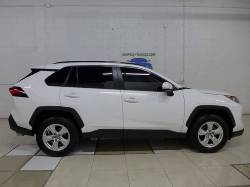 Used 2021 Toyota RAV4 XLE w/ Convenience Package FWD image 7