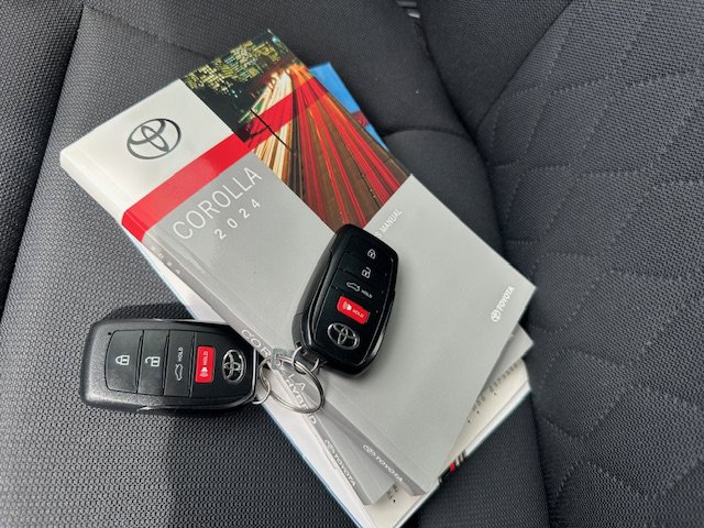 Used 2024 Toyota Corolla LE w/ LE Convenience Package FWD image 28