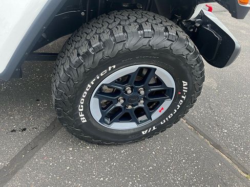 Used 2019 Jeep Wrangler Unlimited Rubicon AWD/4WD image 10