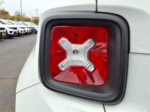 Certified 2023 Jeep Renegade Altitude w/ Convenience Group I image 11