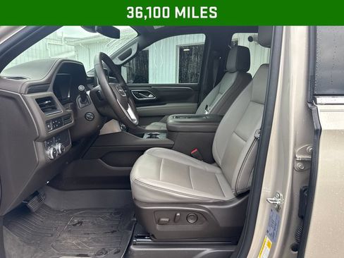 Used 2024 GMC Yukon SLT w/ SLT Luxury Package AWD/4WD image 4