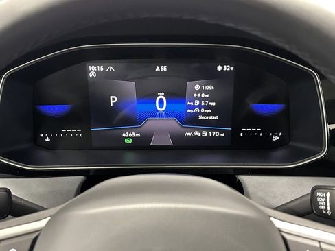 Used 2025 Volkswagen Jetta SE w/ Sunroof Package image 17