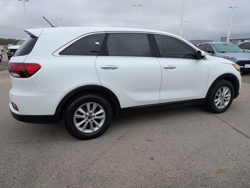 Used 2019 Kia Sorento L image 2