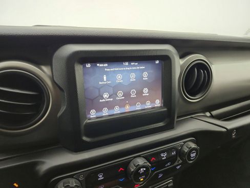 Used 2019 Jeep Wrangler Sport AWD/4WD image 9