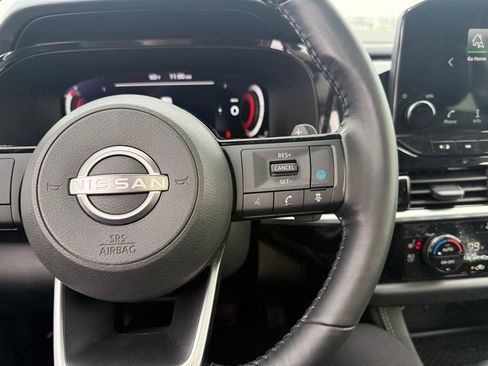 Used 2023 Nissan Pathfinder Platinum image 12