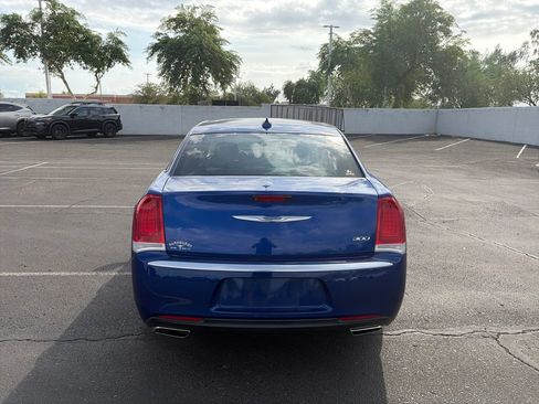 Used 2018 Chrysler 300 Touring w/ Chrome Appearance Package RWD image 6