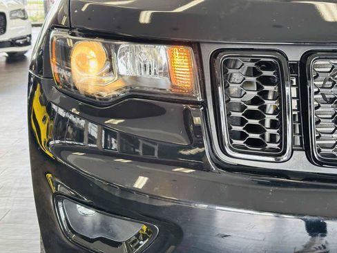 Used 2019 Jeep Grand Cherokee Laredo AWD/4WD image 19