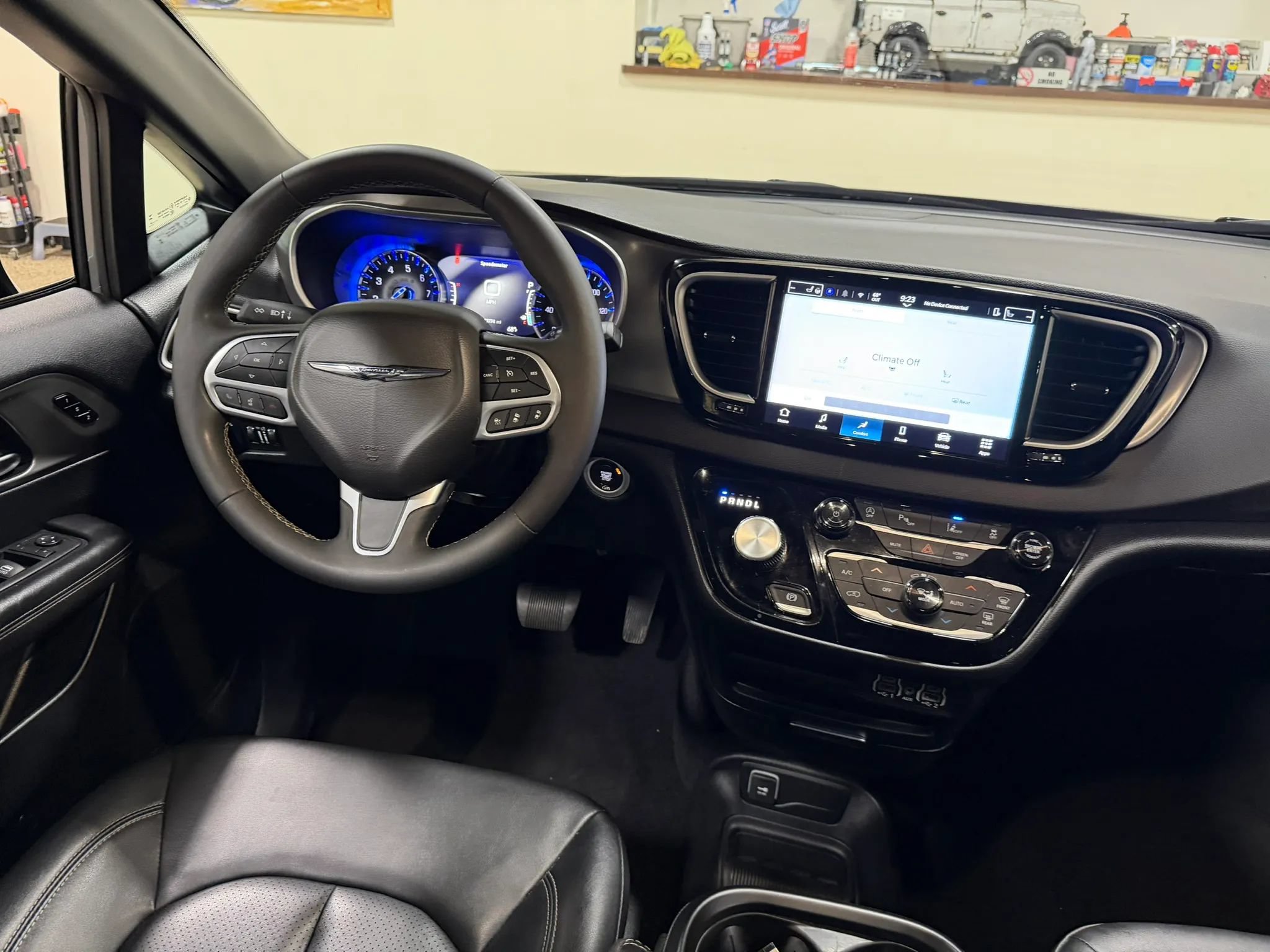 Used 2025 Chrysler Pacifica Select FWD image 53