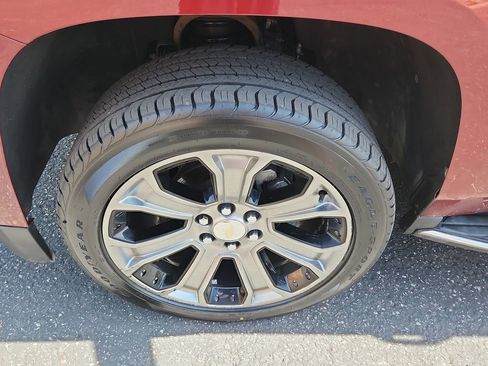 Used 2017 Chevrolet Suburban Premier image 19