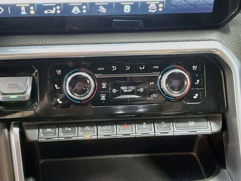 Used 2022 GMC Sierra 1500 Denali AWD/4WD image 16