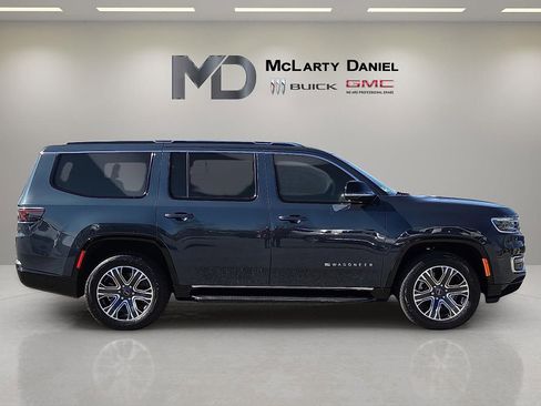 Used 2025 Jeep Wagoneer 4WD image 6