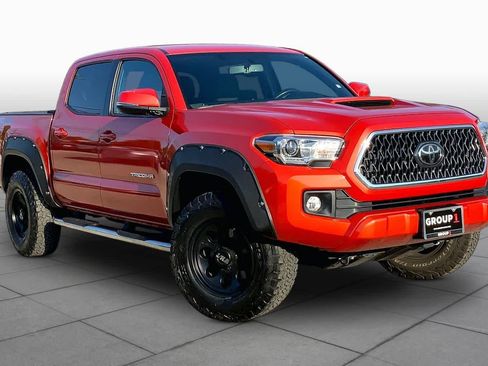 Used 2017 Toyota Tacoma TRD Sport w/ Tow Package (A/T) AWD/4WD image 3