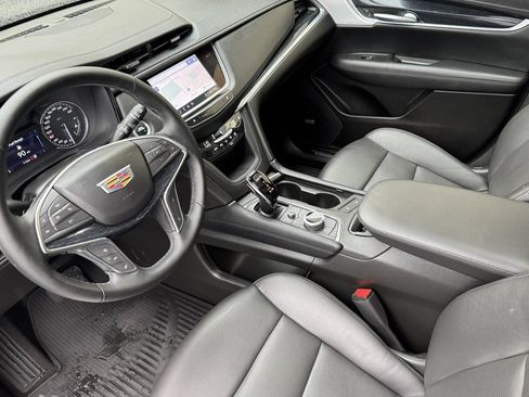 Used 2025 Cadillac XT5 Premium Luxury AWD/4WD image 10