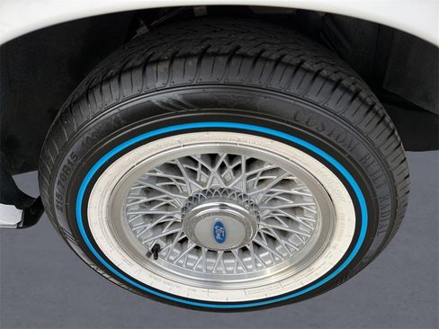 Used 1996 Ford Crown Victoria LX image 10