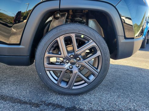 New 2026 Jeep Compass Limited image 9