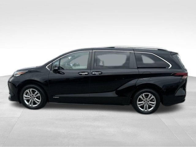 Used 2021 Toyota Sienna Platinum AWD/4WD image 2