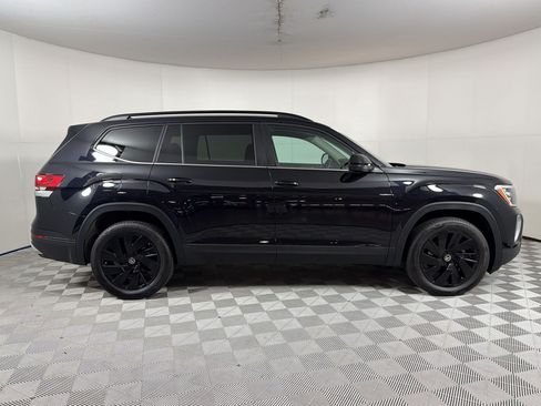 Used 2026 Volkswagen Atlas SE w/ Black Wheel Package FWD image 8