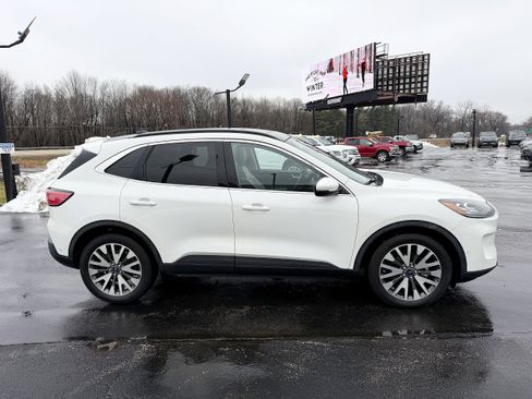 Used 2020 Ford Escape Titanium image 10